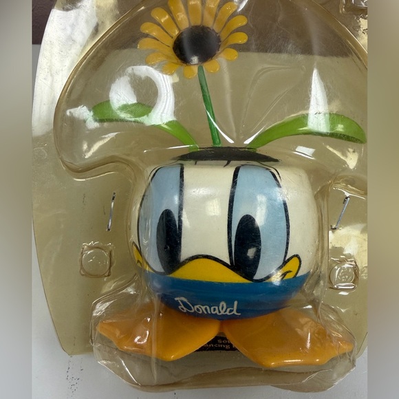 Disney Mickey Mouse & Friends Donald Duck Solar Dancing Flower Sunflower M6 - Picture 9 of 9